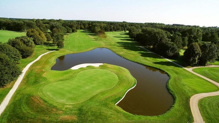 Overzicht van green en fairway op Golfclub Almeerderhout